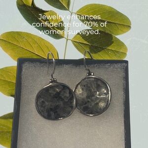 Silpada Silver and grey stone Earrings. These are really pretty!